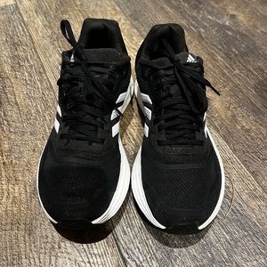 Adidas Deramo size 6 1/2 women’s tennis shoe slightly worn